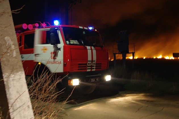 Новость - События - Масштабный пожар в Запорожской области: огонь едва не охватил жилые дома и подстанцию