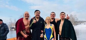 Соцсети высмеяли купание Михеила Саакашвили в проруби
