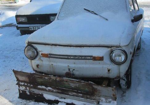 Новость - События - Чудо техники: в Запорожье нашли снегоуборочный "Запорожец"