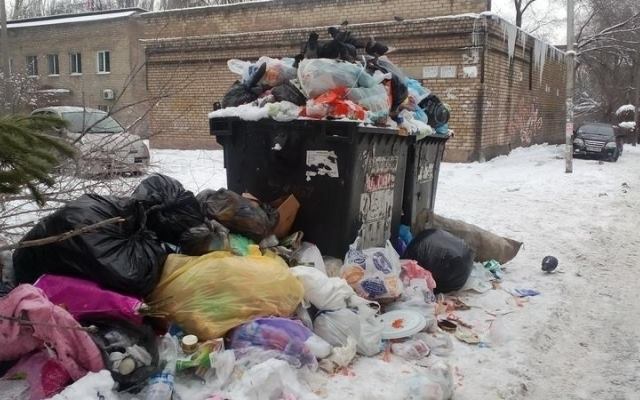 Новость - События - Горы мусора: запорожские дворы тонут в куче отходов