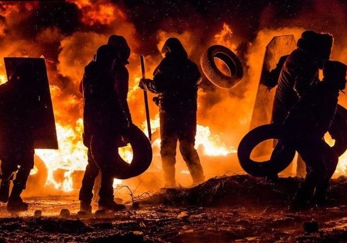 Новость - Досуг и еда - В память о Евромайдане: под стены областного совета принесут шины и распалят огонь