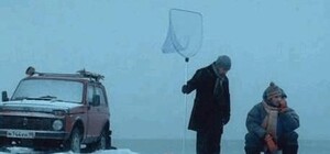 Вышли на рыбалку и уплыли: двое рыбаков дрейфуют на льдине по Днепру