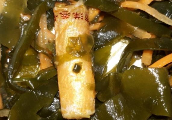 Новость - События - Приятного аппетита: в салате из супермаркета женщина обнаружила китайский окурок