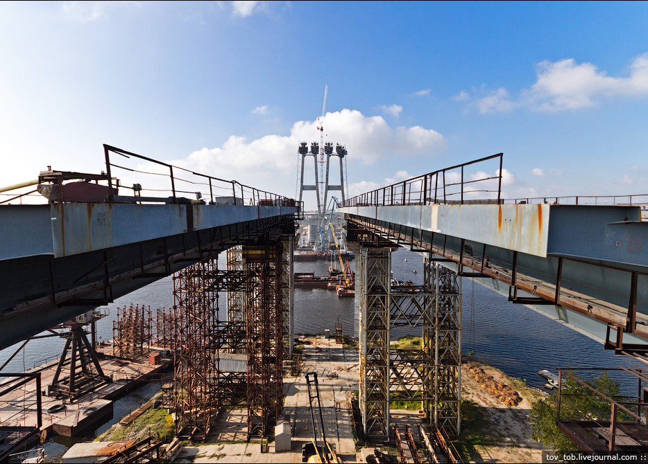 Новость - Досуг и еда - Под другим углом: фотографии недостроенных мостов Запорожья
