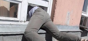 Вилізли через вікно: львівська поліція розшукує двох пацієнтів психлікарні