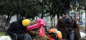 ТОП-5 городских сумасшедших Днепра: бабушка с автоматом и красная Леди Гага