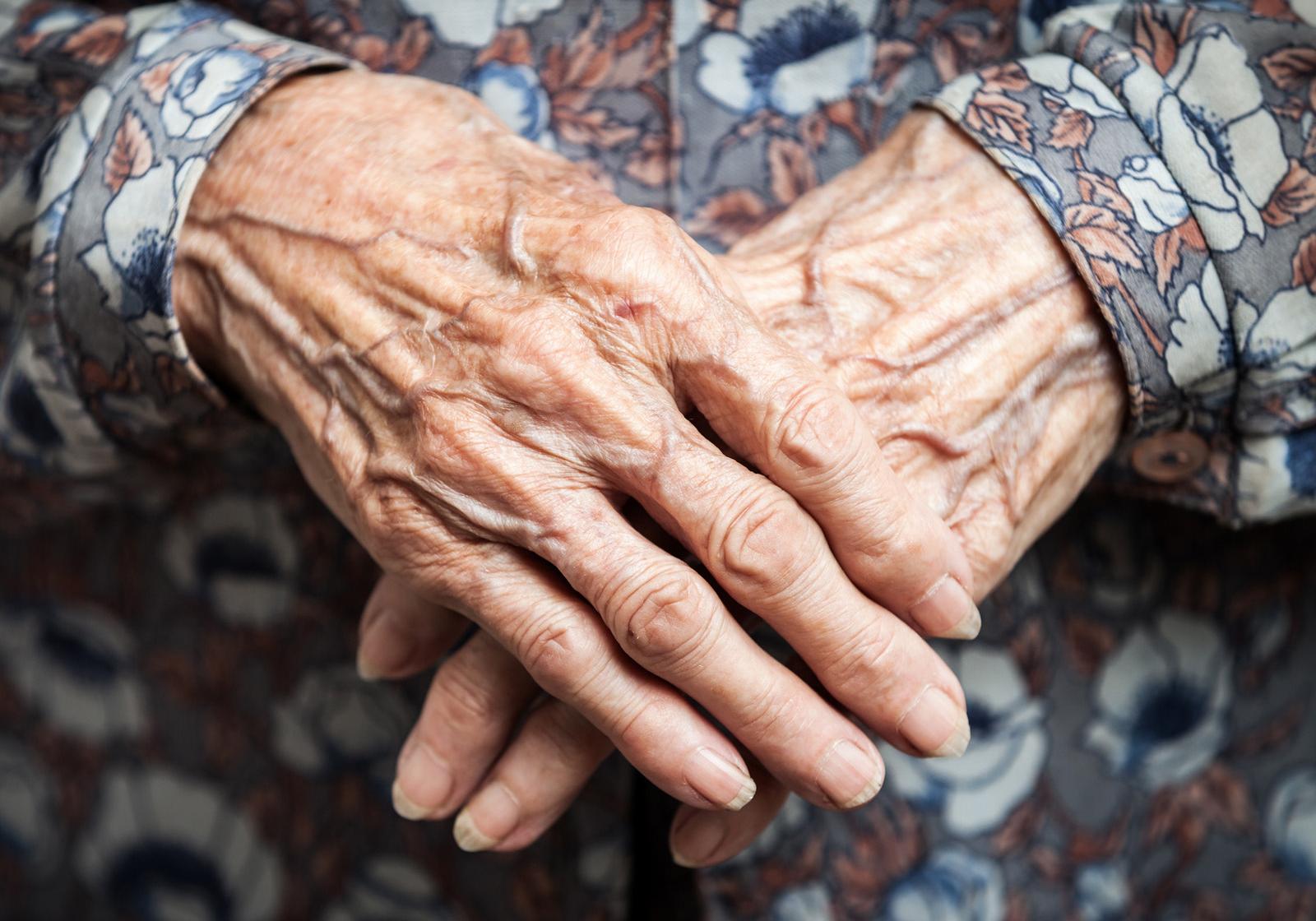 Новость - События - "Мать оставил умирать": мужчина два месяца держит 80-летнюю пенсионерку взаперти