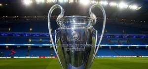 Успей сделать селфи: в Днепр привезли Кубки чемпионов УЕФА