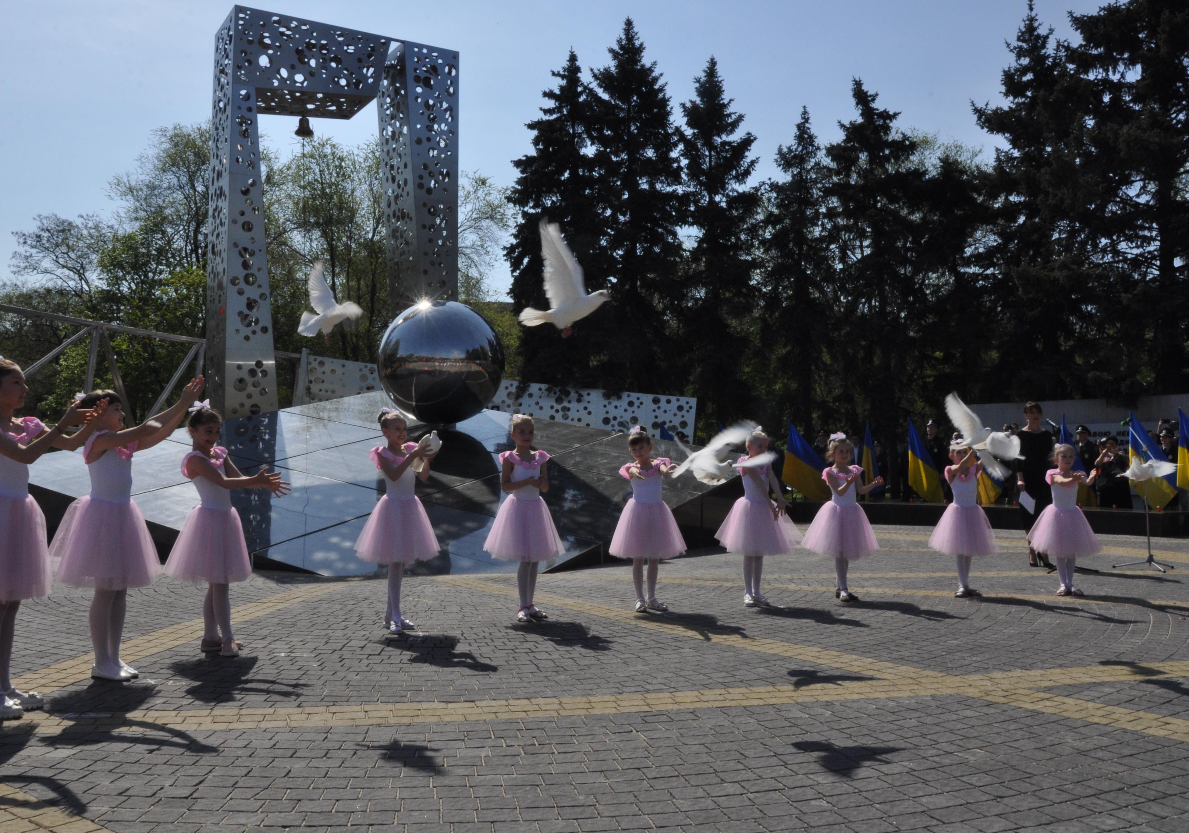 Новость - События - В память о катастрофе: в Запорожье открыли памятник ликвидаторам аварии на ЧАЭС