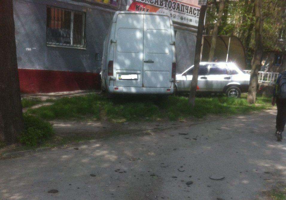 Авто врезалось в дом. Фото: timenews.in.ua.