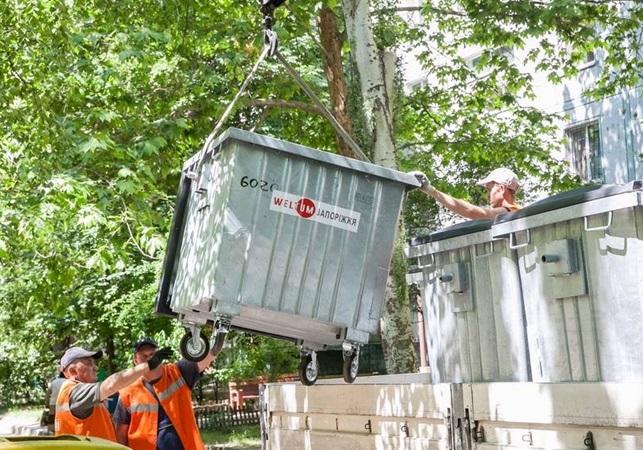 Новость - События - На радость вандалам: во дворах Запорожья поставят больше мусорных баков