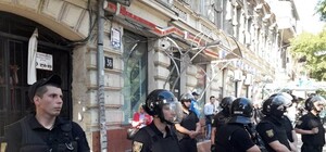 Снова беспорядки: на этот раз кидали яйца на Жуковского