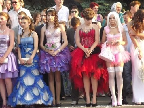 Новость - Люди города - Секси-фея и барби в чулках: самые нелепые платья выпускниц за последние годы