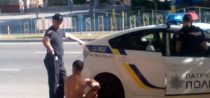 Решил проветриться: по проспекту разгуливал голый мужчина (ФОТО)