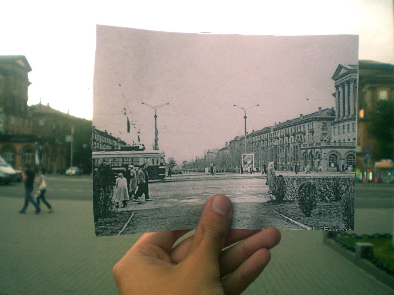 Запорожец совместил старые снимки Запорожья с новыми. Все фото: Евгений Баклажан