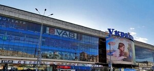 Без покупок: в Киеве эвакуируют популярный ТРЦ
