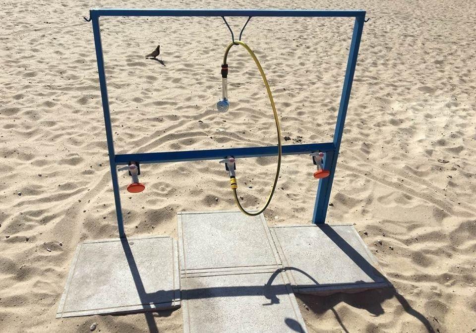 Новость - События - Вандалы постарались: на центральном пляже сломали фонтанчики для питья и мойки для ног