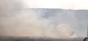 Под Симферополем горело поле около полигона твердых коммунальных отходов