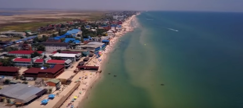 Видео с пляжа Кирилловки. Фото: скриншот