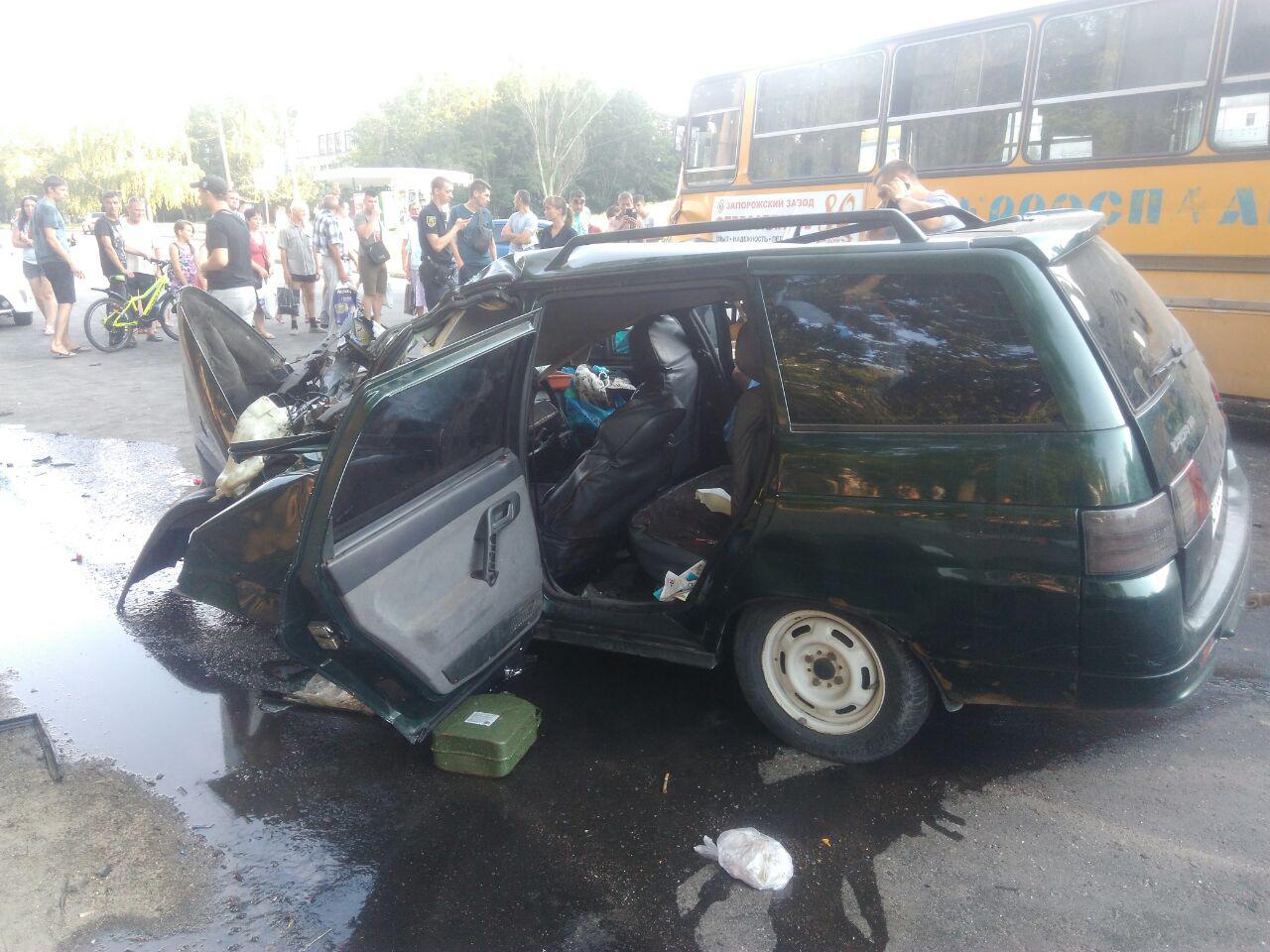 Новость - События - Авто столкнулось с автобусом: на Бабурке в ДТП пострадала семья с маленьким ребенком