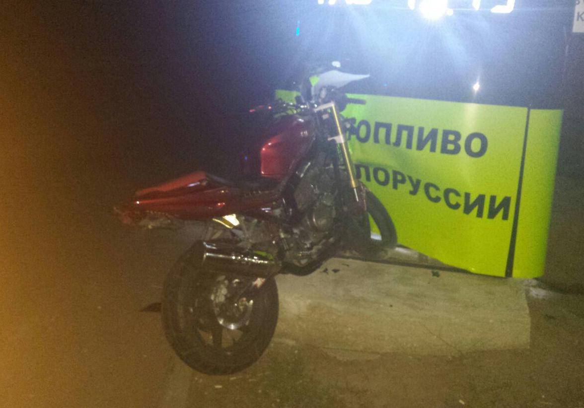 Новость - События - Авария на Набережной: мотоциклист влетел в заправку