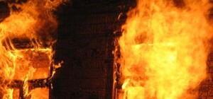 Тушить приехали три машины: на правом берегу горела дача