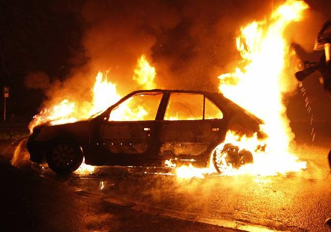 Новость - События - Чуть не взлетела на воздух: в Запорожье на заправке загорелся автомобиль (ВИДЕО)