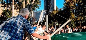 Прямая трансляция: участники Нацкорпуса и активисты снесли забор в сквере Яланского