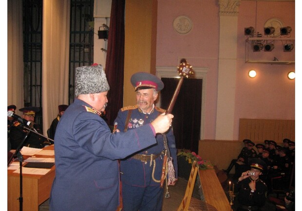 Александр Панченко вновь был избран атаманом
Фото http://www.kvzn.zp.ua