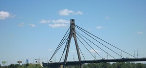 Фотофакт: двое подростков залезли без страховки на Северный мост