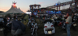 Неудачно погуляла: на байк-шоу в Крыму травмировалась зрительница