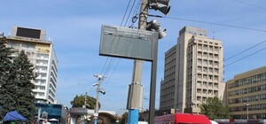 Не пропустишь автобус: на Фестивальной установили два электронных табло