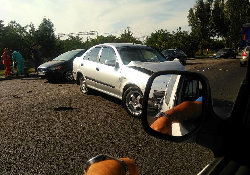Новость - События - ДТП с пострадавшими: на Хортице столкнулись два автомобиля, у одного от удара вылетел двигатель