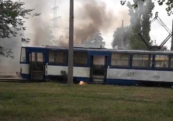 Новость - События - Прокатились с огоньком: в Запорожье на ходу загорелся трамвай (ВИДЕО)