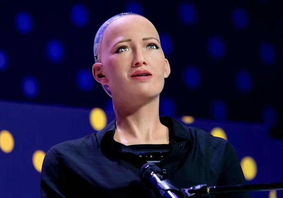 Новость - События - В Украину едет робот София, которая обещала уничтожить людей