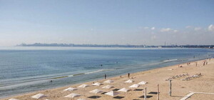 Смотри фото: на пляжах Одессы бархатный сезон