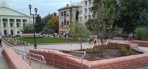 Фоторепортаж: в Запорожье открыли обновленный сквер Театральный