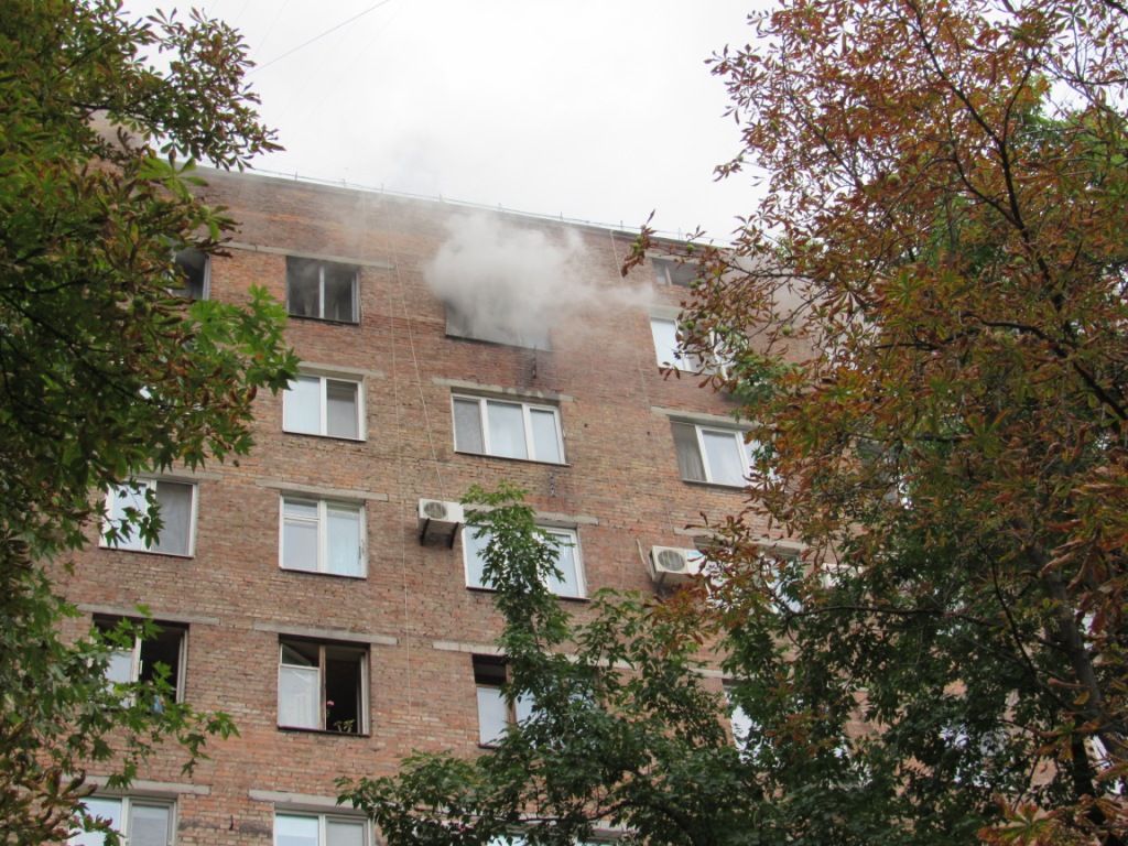 Пожар на Запорожской. Фото: ГСЧС
