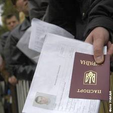 Сегодя паспортные столы работали в усиленном режиме.
Фото seychas.ua