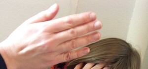 Обвиняют в пытках: в Харькове судят няню, которая избила девочку с ДЦП