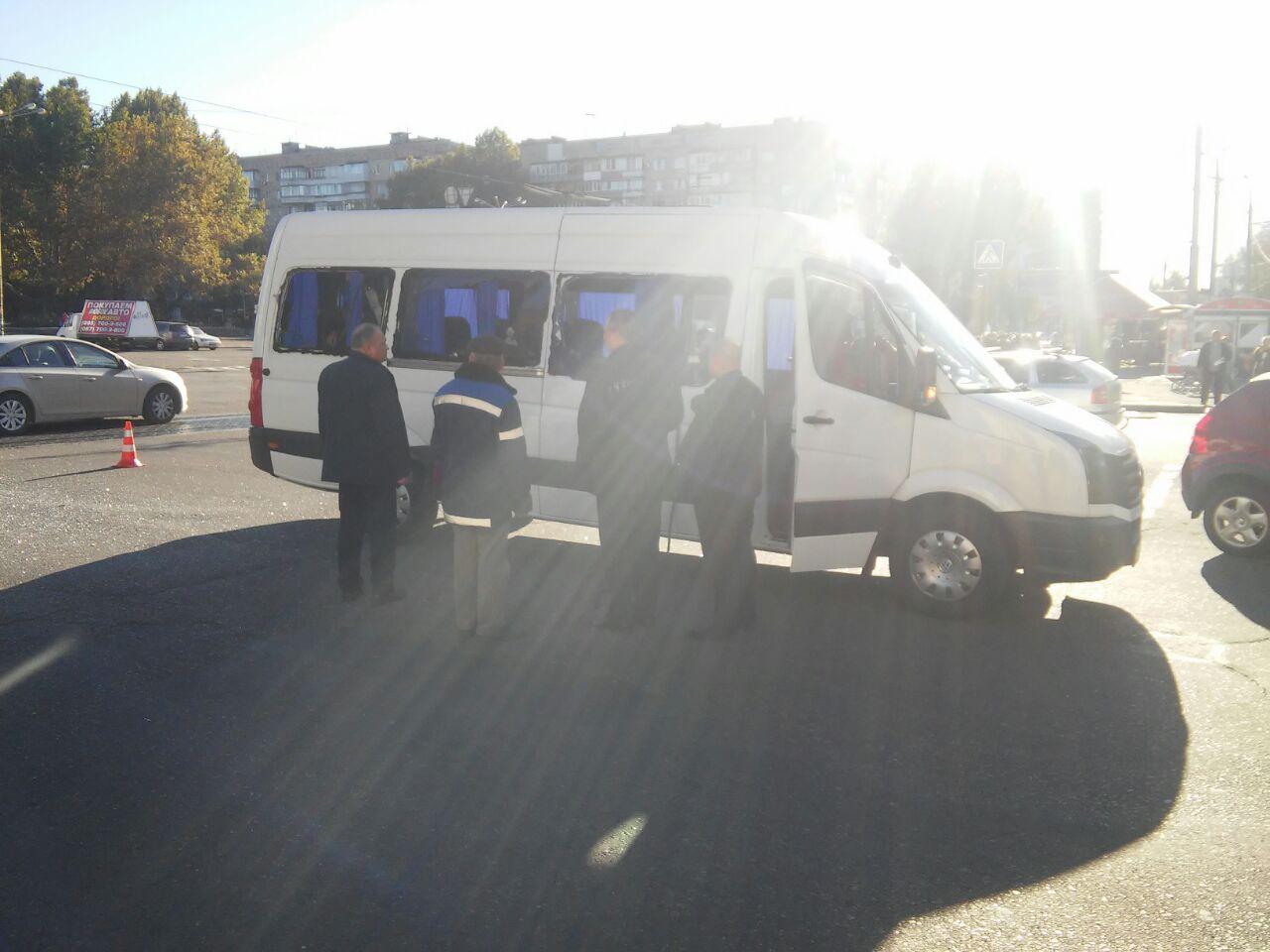 5 человек пострадали в аварии с троллейбусом и маршруткой. Фото: патрульная полиция. 
