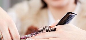 В парикмахерской на Теремках ребенка отказались стричь из-за проблем с кожей