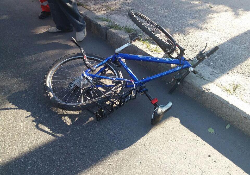 Новость - События - В центре города маршрутка сбила велосипедиста: водитель оказался под метадоном