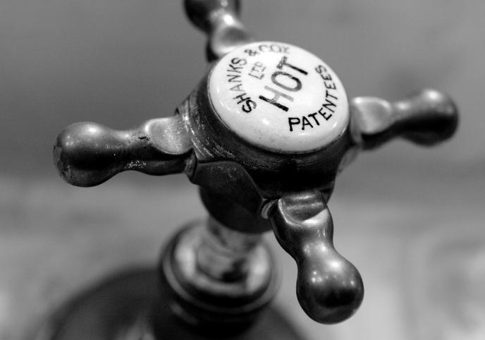 Новость - Коммуналка - Придется потерпеть: в двух районах Запорожья отключили горячую воду