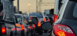 Хорошо стоим: на правом берегу огромная пробка с Бородинского