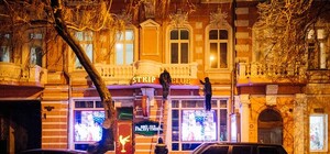 Смотри: стриптиз-клуб на Екатерининской вернул себе огромную вывеску