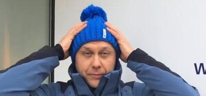 Кандидат в украинские президенты опозорился из-за бесплатных шапок