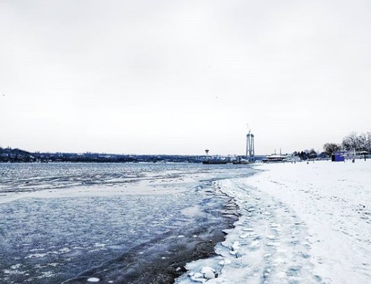 Фото зимней Набережной: instagram.com/_just_avk_