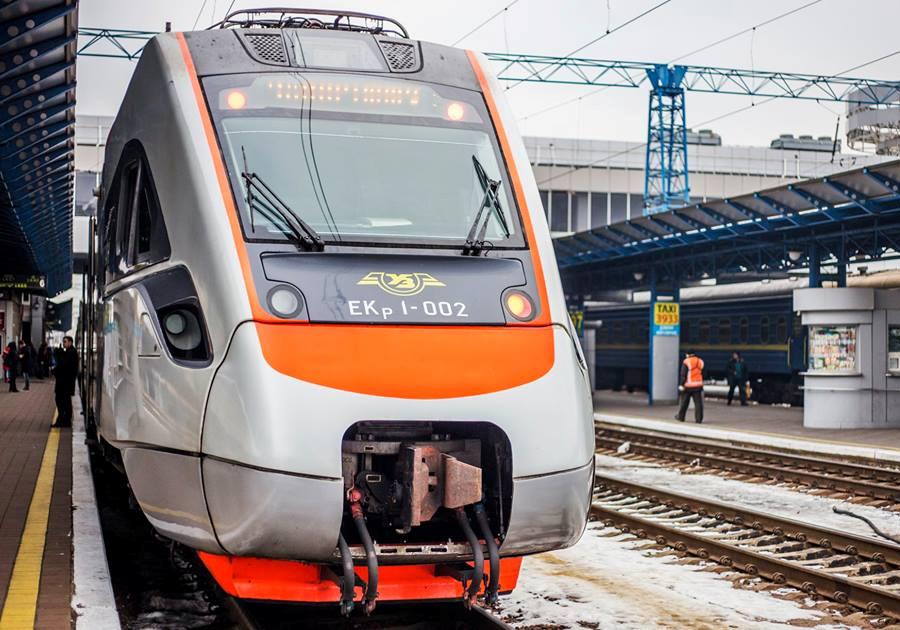 Укрзализныця назначила дополнительные поезда из Киева в Запорожье 