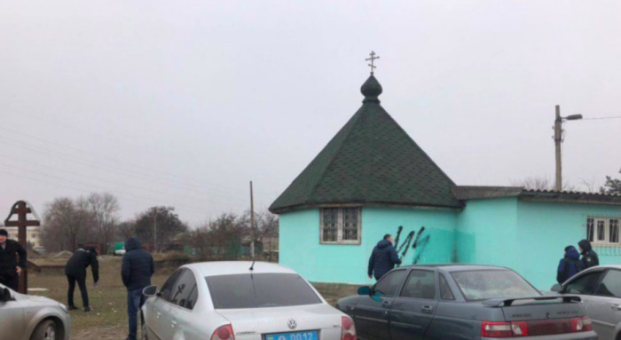 В Шевченковском районе повредили здание храма УПЦ МП. Фото: Заноза